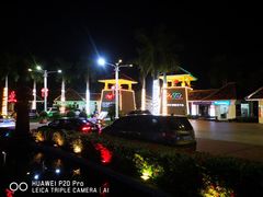 -亚龙湾亚泰商业街