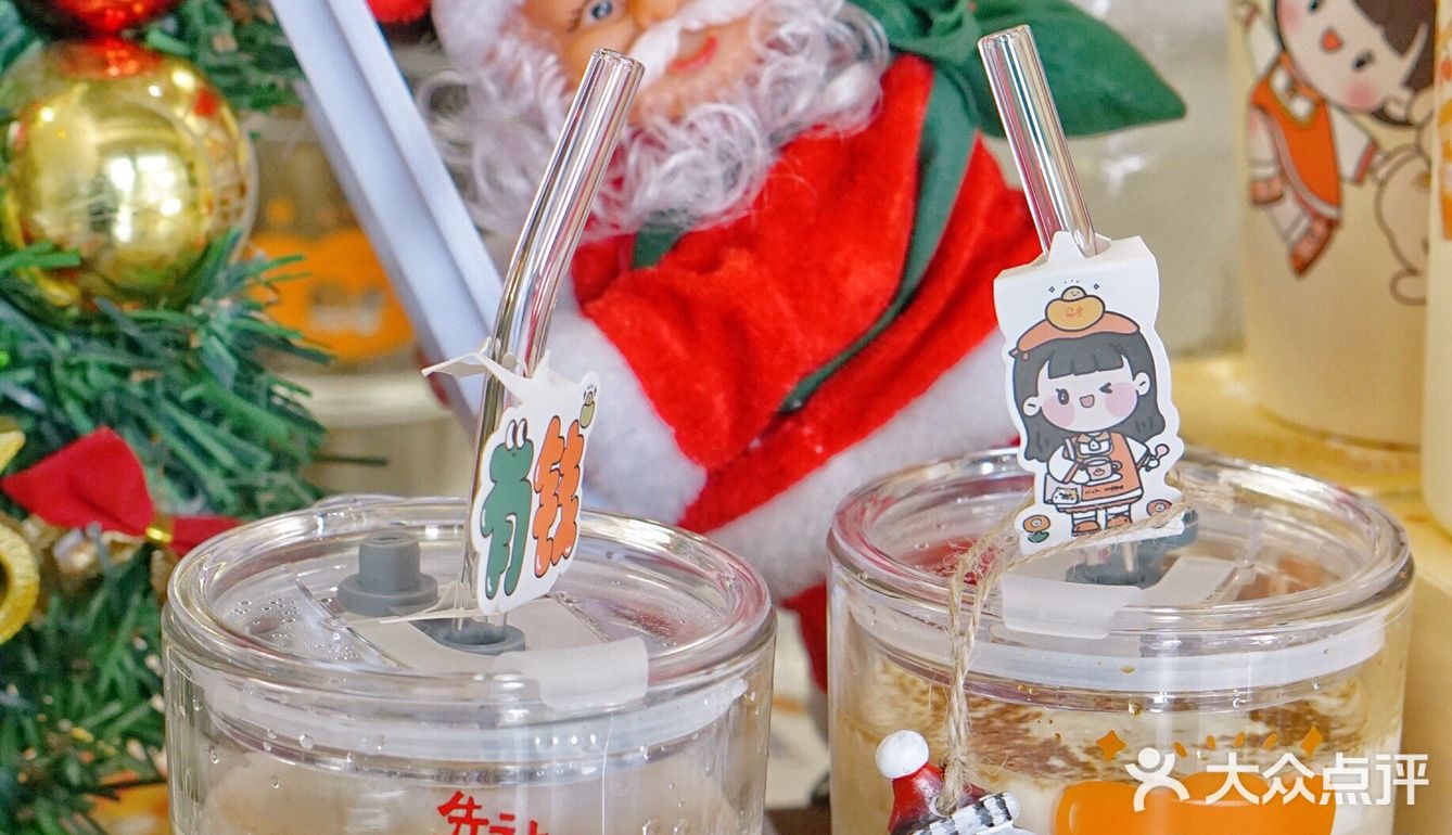 买咖啡送杯子活动超火爆，赶紧的先屯它个100张慢慢喝...