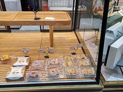 面包甜点陈列柜-皇冠幸福里动物奶油生日蛋糕(龙阳村地铁站店)