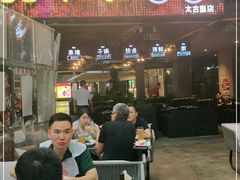 门面-何师烧烤·香辣蟹·川菜·30年老品牌(太古里旗舰店)