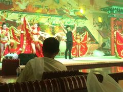 周六还有美女演出-九华山酒店温泉