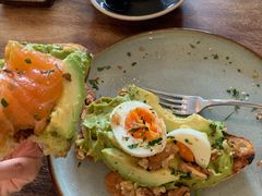 牛油果煮蛋吐司-RAC BAR(安福路店)