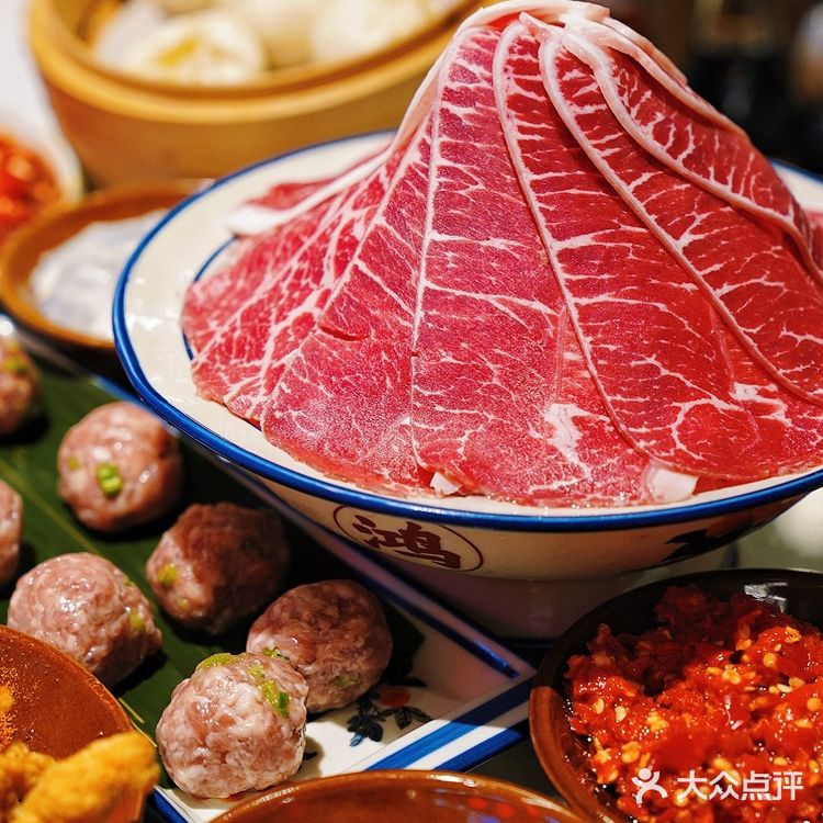 这个姐厉害了，鸿姐杭州首店就在西湖边边