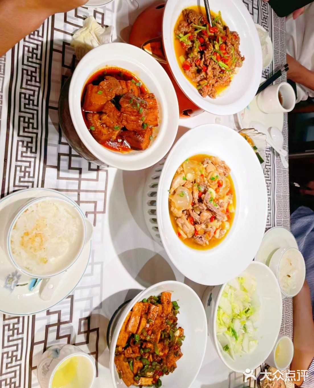 # 穿越湖南的味蕾之旅 🌟