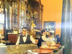 -Majestic Café