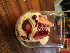 布朗尼草莓奶油杯-治愈系甜品The Soothing Dessert(科海大楼店)