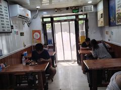 -宝瑞门钉肉饼店