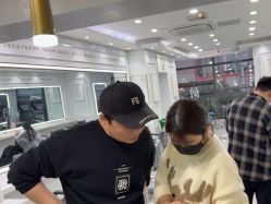 -镁连社·美联社