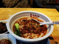 -呷佬·长沙手工米粉(金沙江路店)