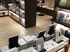 -钟书阁(群光广场店)