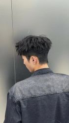 -一家只做男发烫染的店