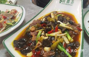 Sichuan-style Beef with Dried Mushrooms and Pickled Chili