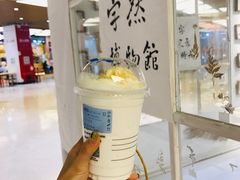 -瑞幸咖啡(岳家嘴地铁站店)
