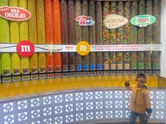 -m豆巧克力世界(上海世茂广场店)