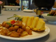 菠萝咕噜肉-一澜江宴·江景地标楚菜(江滩公园店)
