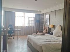 -武汉光谷广场杨家湾地铁站怡程酒店