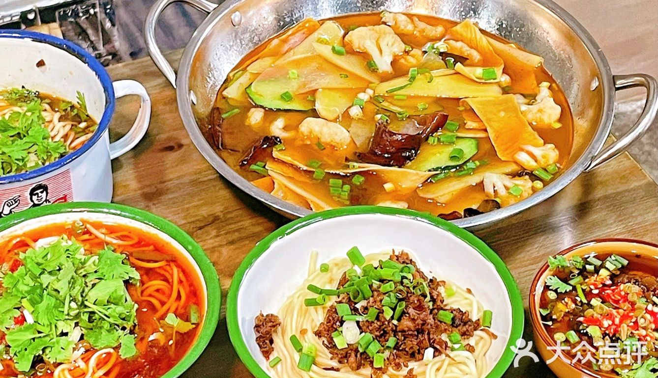 乐山最好吃的脑花面🍜为了它坐动车也要去吃