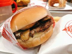 蘑菇瑞士芝士汉堡-FATBURGER 特富客汉堡(外交公寓店)