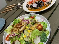烤鸡腿肉牛油果沙拉-CHILLAX轻乐时(侨建·Hi City店)