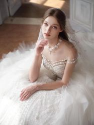 点击看大图 -Renee芮亦婚纱