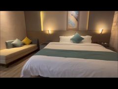 -雅斯特国际(广州白云火车站聚龙地铁站店)