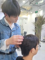 -V7 HAIR SALON