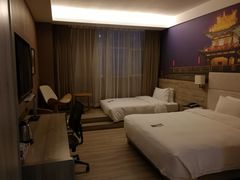 -西安大雁塔科技大学地铁站亚朵酒店