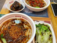 -呷佬·长沙手工米粉(金沙江路店)