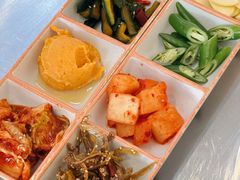 小菜四样-朴太院·烤肉万岁·创意首尔料理(中联广场店)