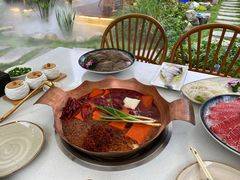 -墨居上隐·院子里火锅(峨眉店)