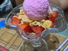士多啤梨黑钻配雪糕-甜心妈妈·榴莲星级糖水(北京路总店)