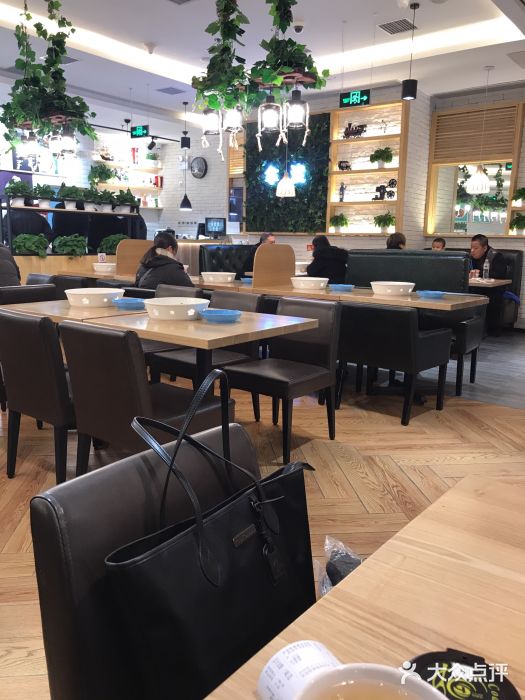 拿渡·水煮鱼麻辣香锅(王府井奥莱·香江小镇店)大堂图片