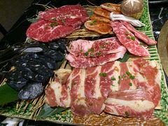 -山川小町·极番烧肉(新地假日广场店)