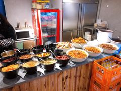 自助取餐区-爆炸头阿姨小四川正宗川味小吃(无任何分店)