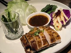 蜜糖炭烧猪颈肉配沙拉-星叶·东南亚料理(宁波万象汇店)