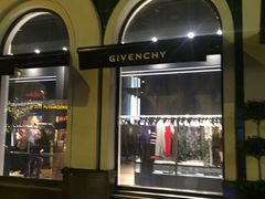 -GIVENCHY(比斯特苏州购物村店)
