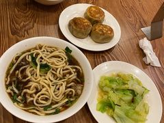 牛肉面-清真吴记门钉肉饼·喜多利
