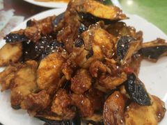 焦糖茄子牛肉粒-桃子餐厅·天津菜(红星路直营店)