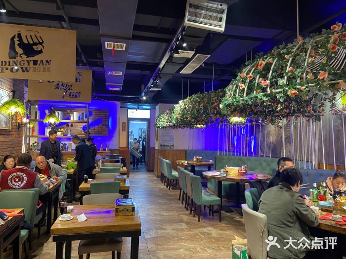 鼎原力量吊炉烧烤主题餐厅(临河街店)大堂图片