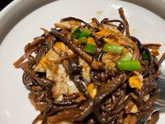 鹿茸菇炒荷包蛋-肆月河豚·淮扬菜·湘菜(华天店)
