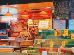 大堂-鲜入围煮花胶鸡海鲜火锅