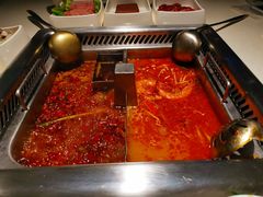 泰式冬阴功汤底-海底捞火锅鲜切牛肉主题店(长寿路店)