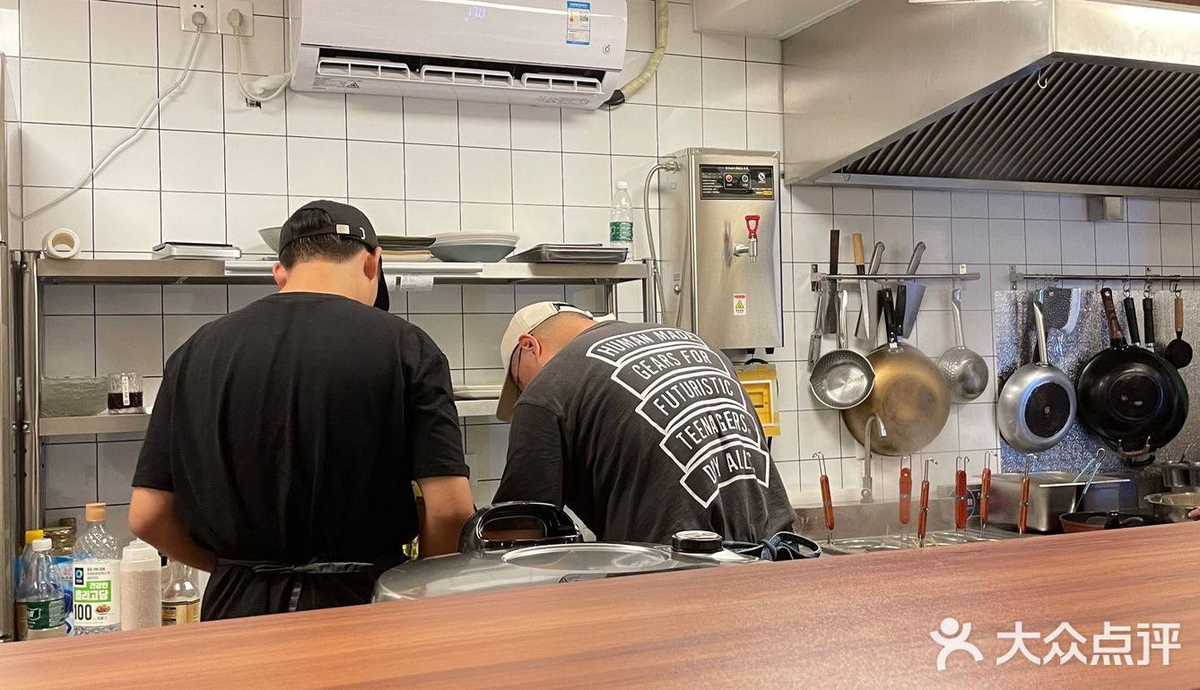 摆盘超美，但我没吃饱的韩料店[吐]