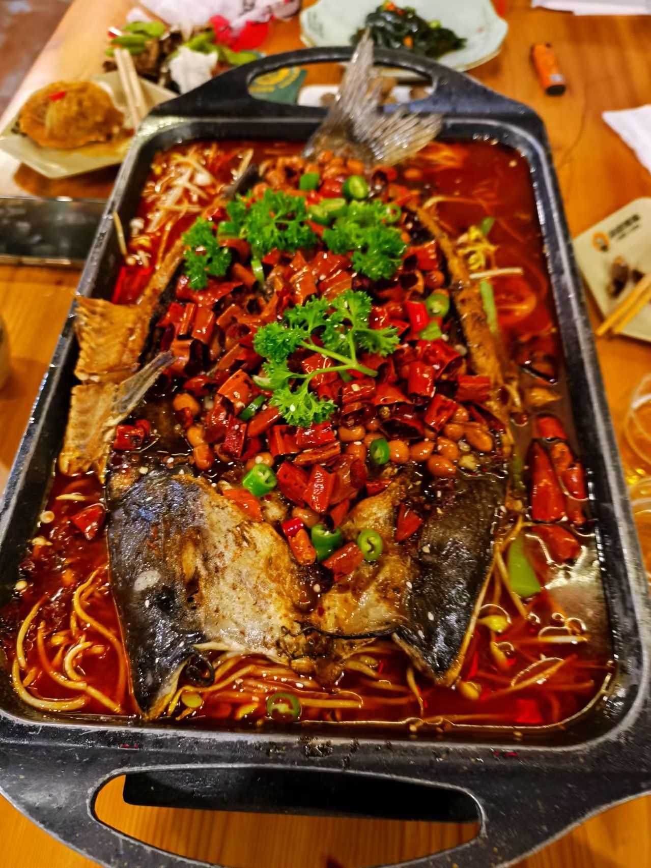 这家店真的太棒了!甜辣荔枝脆皮烤鱼简直是天赐