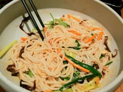 -云海肴·汽锅鸡·云南菜(天山百盛优客店)