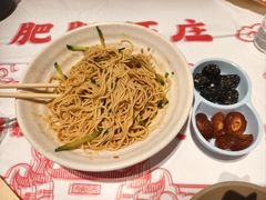 -肥肥虾庄·金牌油焖大虾(汉街SKP店)