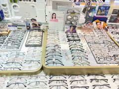 -美式眼镜·授权蔡司.依视路.尼康.豪雅.明月(人民广场店)