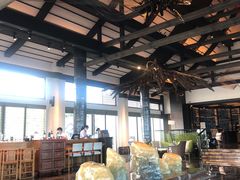 面包甜点陈列柜-影吧•悬崖海景(珠海凤凰湾悦椿酒店)
