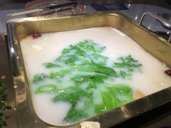 -尚尚仙·酸汤猪手·猪肚鸡火锅(华联万柳购物中心店)