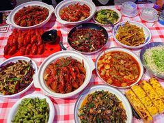 -肥小宝·金牌油焖大虾(襄阳龙虾地标店)